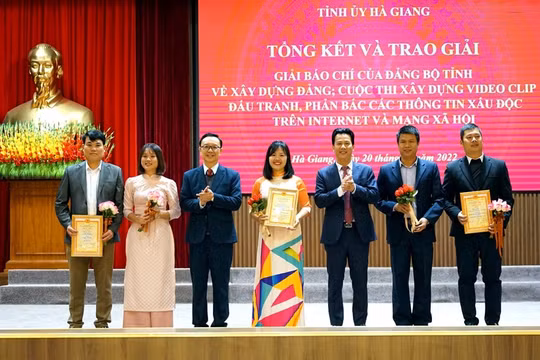 Hà Giang tổ chức trao giải Báo chí về xây dựng Đảng lần thứ nhất