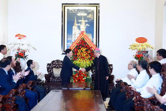 Phó Thủ tướng Thường trực Phạm Bình Minh chúc mừng Giáng sinh tại TP HCM