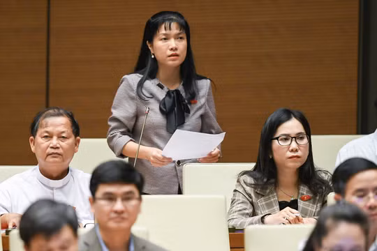 Cần có chế tài để chủ đầu tư dự án nhà ở thực hiện cam kết trả “sổ đỏ” cho khách hàng