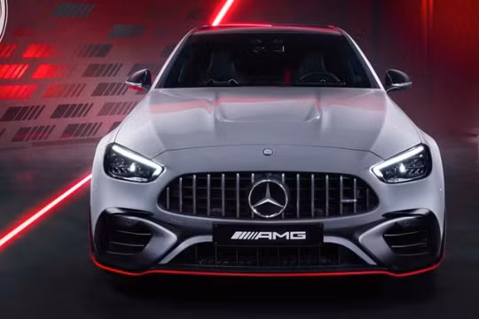 Mercedes-AMG C63 phiên bản F1 Edition ra mắt với ngoại hình thể thao