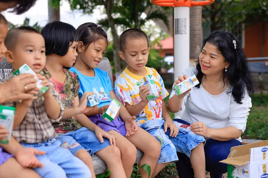 Quỹ sữa vươn cao Việt Nam và Vinamilk trao tặng 1,9 triệu ly sữa cho 21.000 trẻ em trong năm 2022