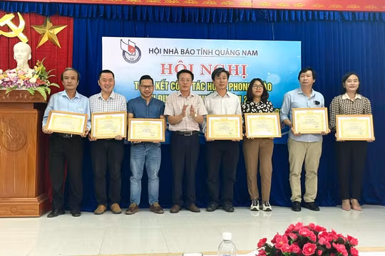 Hội Nhà báo tỉnh Quảng Nam khen thưởng các hội viên có thành tích xuất sắc