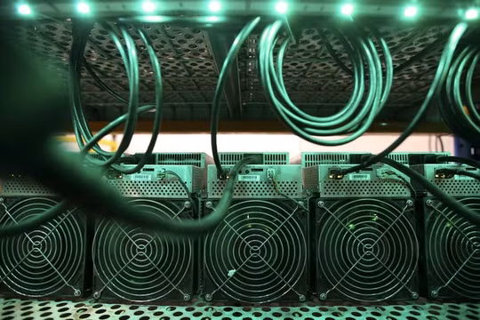 Máy "đào" Bitcoin: Bán với chiết khấu sâu