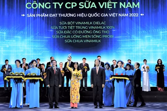 Vinamilk – Thương hiệu trị giá 2,8 tỷ đô tiếp tục được vinh danh thương hiệu quốc gia 2022-2024