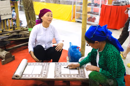 Độc đáo với nghề Dệt Thổ Cẩm của người dân tộc Mông ở Hà Giang
