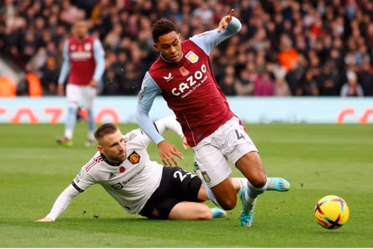 Aston Villa gieo sầu, Man United thua thảm bại tại Villa Park