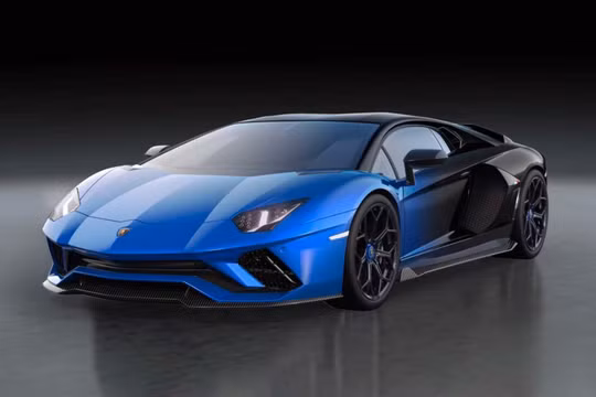Chiếc Lamborghini Aventador Coupe cuối cùng đến tay khách hàng