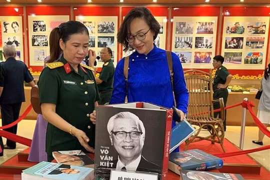 Những hình ảnh đẹp của Thủ tướng Võ Văn Kiệt trong xây dựng Quân khu 9