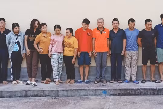 Bắt 11 đối tượng trong đường dây đánh bạc hơn 100 tỷ đồng trên mạng internet