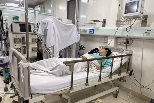 Vụ 8 người bị ngộ độc rượu: Sức khỏe của các bệnh nhân giờ ra sao?