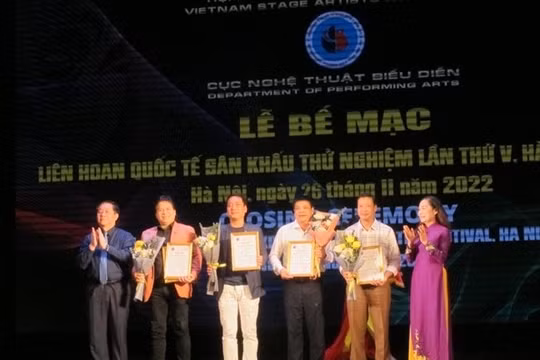 Trao 81 huy chương tại Liên hoan quốc tế Sân khấu thử nghiệm lần thứ V