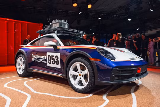 Cận cảnh Porsche 911 Dakar bản cao cấp nhất