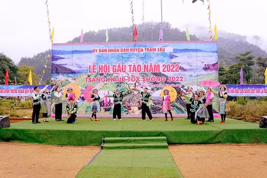 Đặc sắc lễ hội Gầu Tào của người Mông ở Trạm Tấu