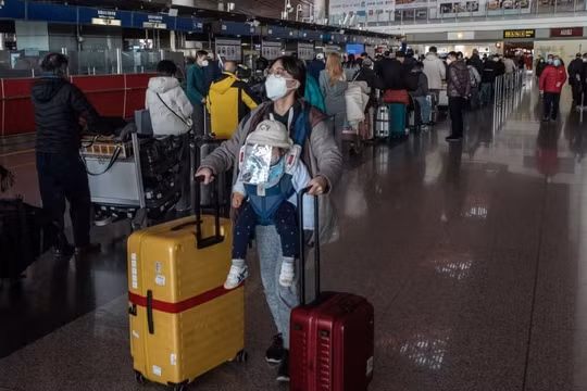 Thêm Vương quốc Anh và Pháp yêu cầu xét nghiệm COVID-19 với du khách Trung Quốc