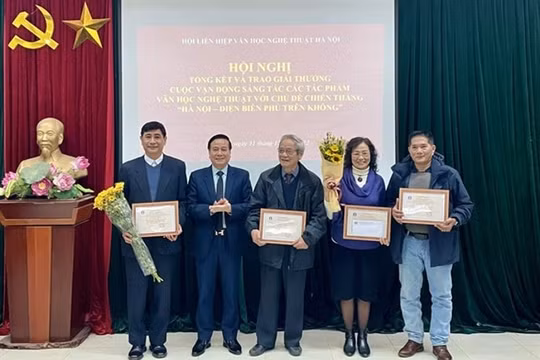 ‘Sinh năm 1972’ nhận giải đặc biệt cuộc thi sáng tác về chiến thắng Điện Biên Phủ trên không