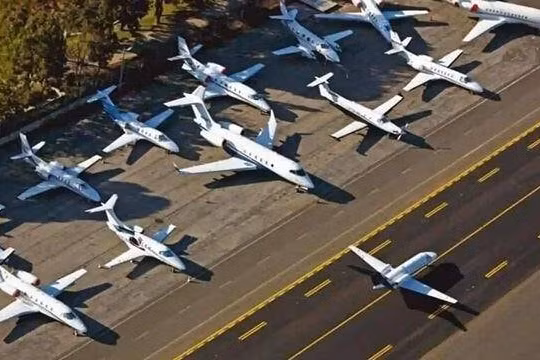 "Đắt cắt cổ" giá vé máy bay hạng phổ thông một chiều từ Nga đến Dubai