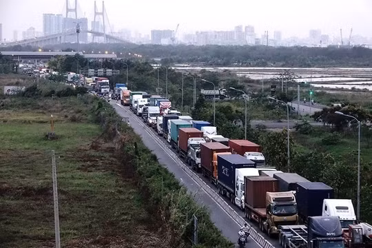 Hạ tầng giao thông liên kết cảng biển tại TP. HCM luôn quá tải