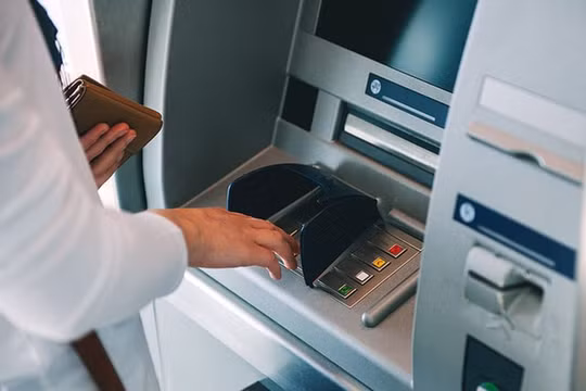Người dân có thể dùng căn cước công dân gắn chíp để rút tiền tại ATM của ngân hàng nào, ở đâu?