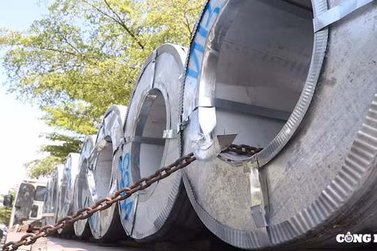Hàng loạt tai nạn về xe đầu kéo chở hàng ‘lỏng lẻo’, nhiều tài xế vẫn không rút kinh nghiệm
