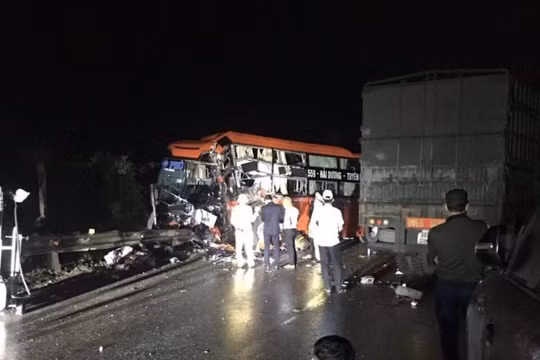 Tuyên Quang: Va chạm trên quốc lộ 2, 2 người thương vong