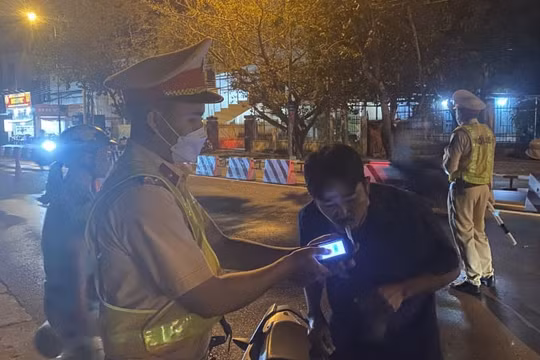 Xử lý hơn 300 "ma men" tham gia giao thông trong ngày 6/3