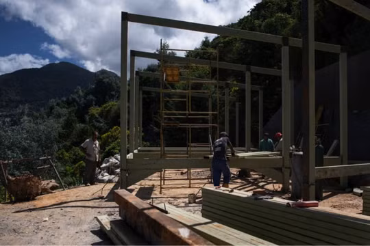 Được "chống lưng", giới siêu giàu Venezuela xây biệt thự trong vườn quốc gia