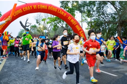 Hơn 4.000 vận động viên chạy bộ vì một Huế xanh