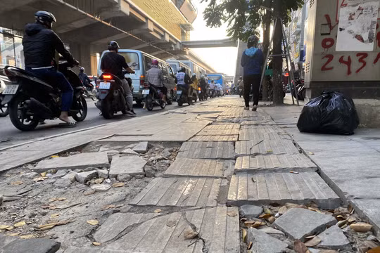Hà Nội sẽ đánh giá lại chủ trương, chất lượng lát đá vỉa hè