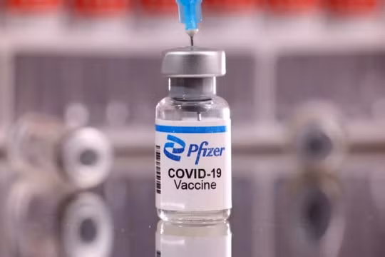 Pfizer/BioNTech thử nghiệm vắc xin Omicron