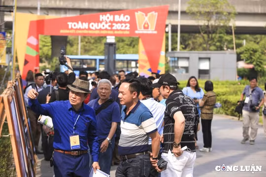 Hội báo toàn quốc 2022 - Sôi động qua từng góc máy