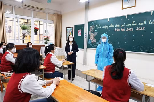 Từ 8/2, học sinh từ lớp 7-12 ở vùng xanh, vàng Hà Nội trở lại trường học