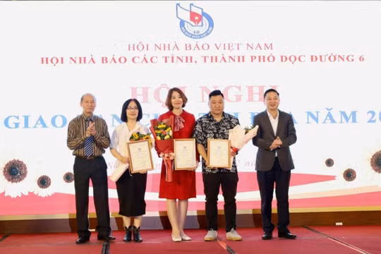 Hòa Bình đăng cai giao ban Cụm thi đua Hội Nhà báo dọc quốc lộ 6 năm 2023