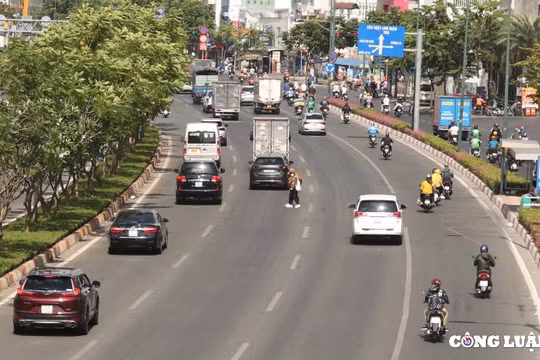 “Bát nháo” trên đại lộ đẹp nhất TP. HCM