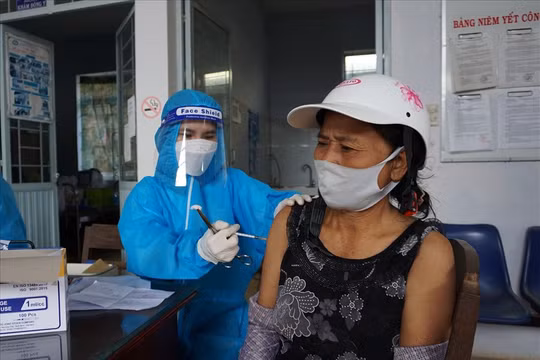 Kon Tum: Tiếp tục rà soát, hoàn trả tiền chênh lệch cho người dân mua xét nghiệm nhanh Covid-19
