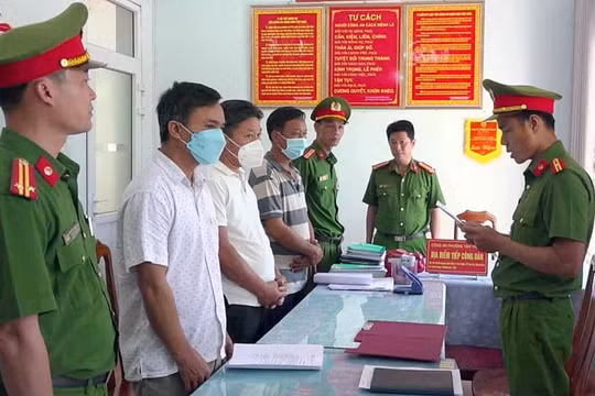 Chủ tịch xã bắt tay giám đốc doanh nghiệp nghiệm thu khống rút tiền nhà nước