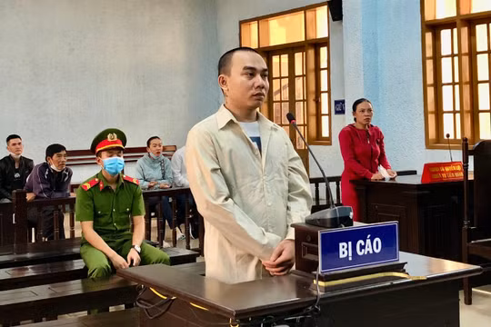 Người đàn ông nhẫn tâm tẩm xăng đốt con trai ruột vì không gặp được vợ