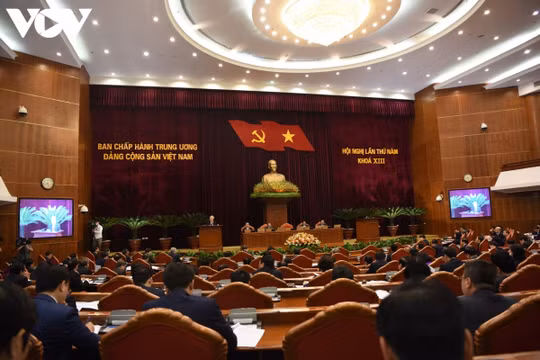 Người đứng đầu phải có bản lĩnh chính trị vững vàng, quyết liệt đấu tranh, đứng vững, đứng thẳng trước mọi cám dỗ