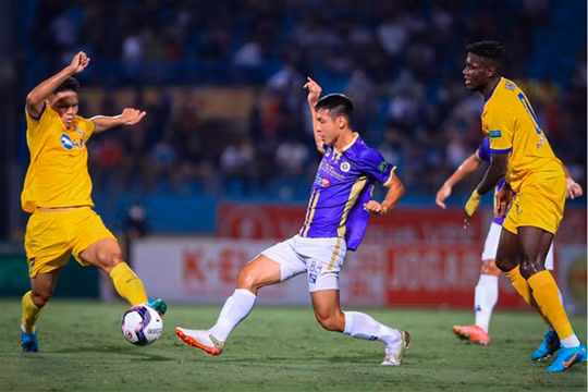 Đánh bại Sông Lam Nghệ An 2-1, Hà Nội FC giữ vững ngôi đầu V.League 2022