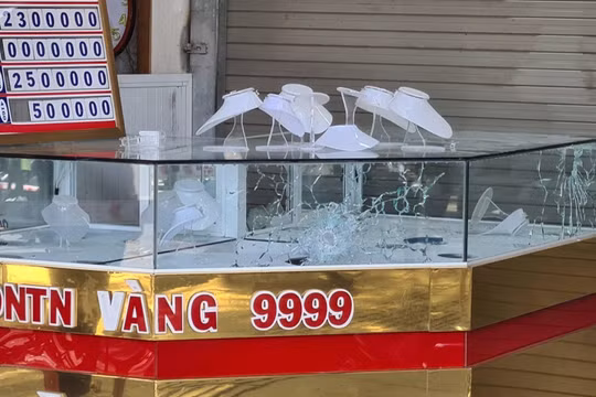 Nổ súng cướp tiệm vàng ở chợ Đông Ba, TP Huế