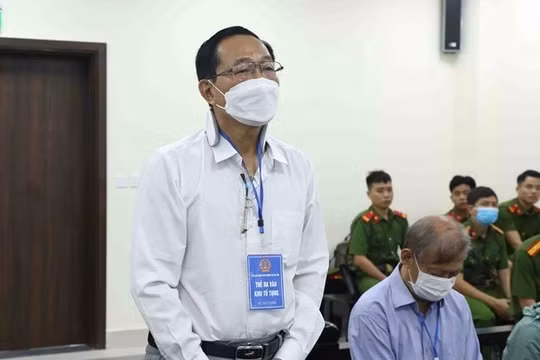 Cựu Thứ trưởng Bộ Y tế khai mắc sai phạm do "tin tưởng cấp dưới"