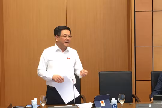 Nhiều doanh nghiệp xăng dầu ký xong rồi không nhập, dẫn đến chuyện “lắm mối tối nằm không”