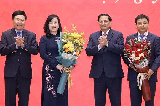 Thủ tướng Phạm Minh Chính trao quyết bổ nhiệm hai Bộ trưởng Y tế và Giao thông vận tải