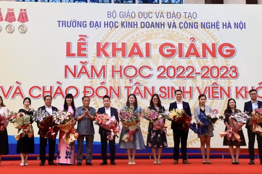 Lấy đào tạo nghề nghiệp, thực hành cho sinh viên là mục tiêu cho năm học mới