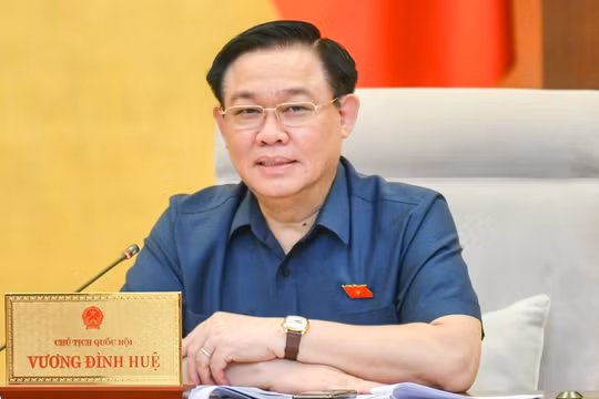 Chủ tịch Quốc hội Vương Đình Huệ: Đưa ra biện pháp thiết thực và kịp thời trong bình ổn giá xăng, dầu