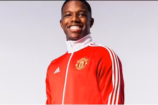 Tyrell Malacia chính thức gia nhập Man Utd