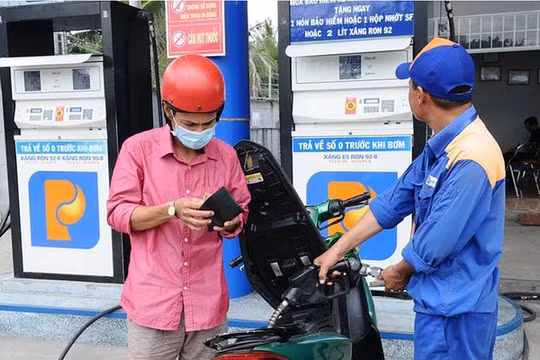 Xem xét giảm thuế bảo vệ môi trường đối với xăng dầu xuống mức sàn