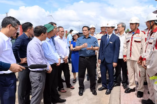Thủ tướng: Phải xem xét lại về giá điện, đàm phán lại về các dự án điện gió đã triển khai
