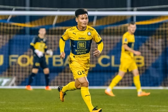 HLV của Pau FC nêu lý do ít dùng Quang Hải