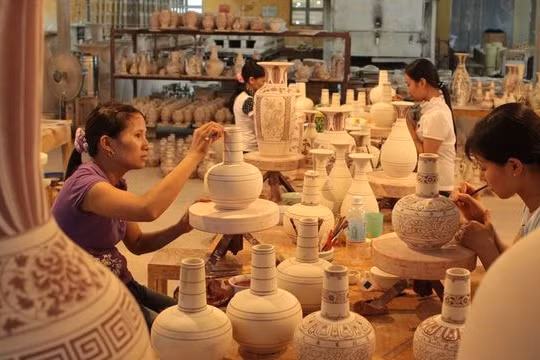 Bảo tồn giá trị văn hóa làng nghề gắn với phát triển kinh tế du lịch