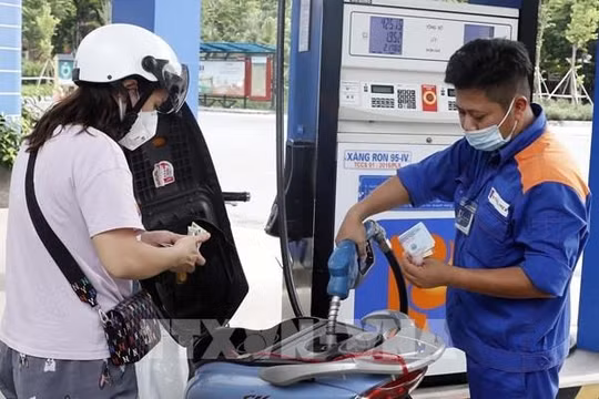 Bộ Công Thương siết chặt buôn lậu và gian lận thương mại xăng dầu